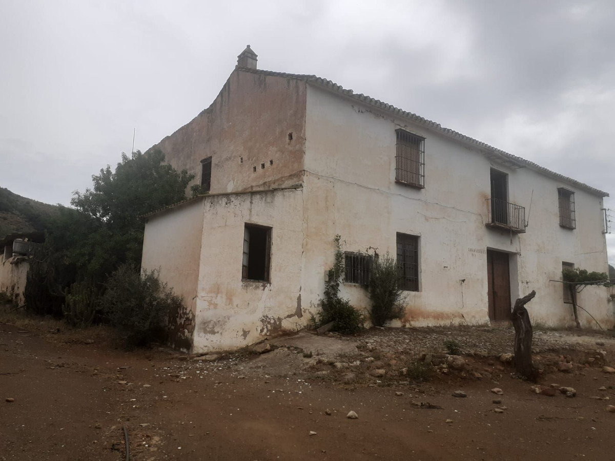 						Villa  Finca
													for sale 
																			 in Almogía
					