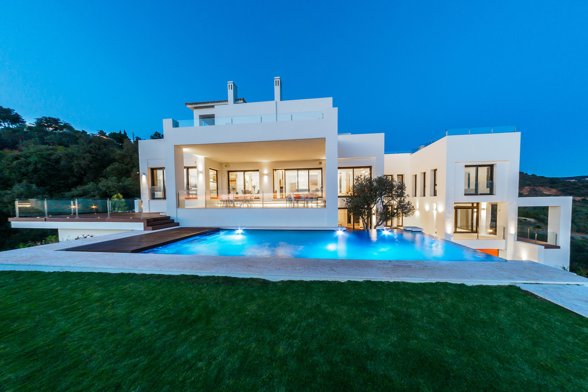 						Villa  Detached
													for sale 
																			 in Altos de los Monteros
					