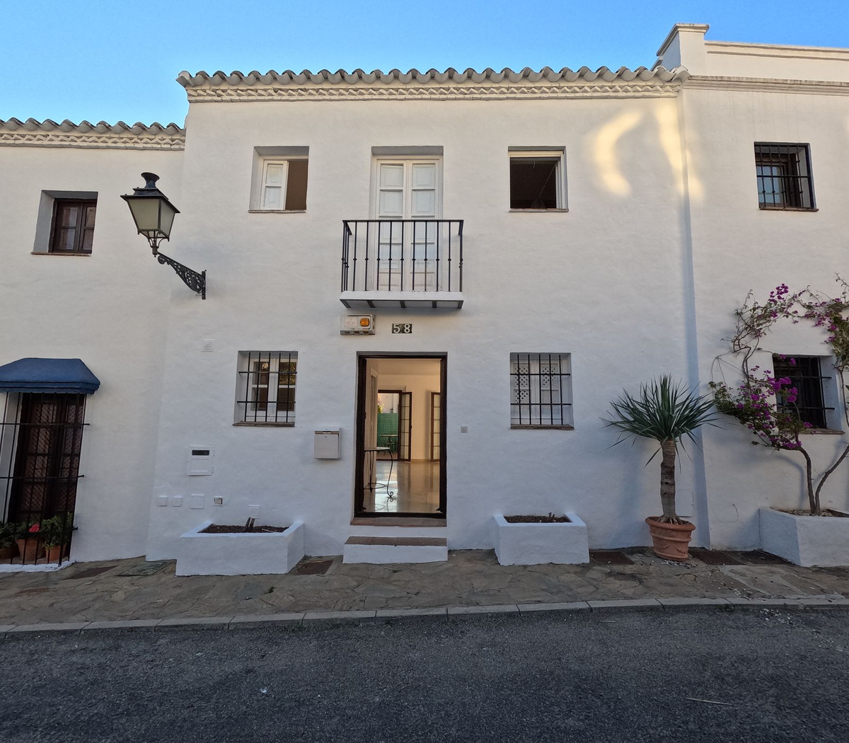 Maison Jumelée Mitoyenne à Nueva Andalucía, Costa del Sol
