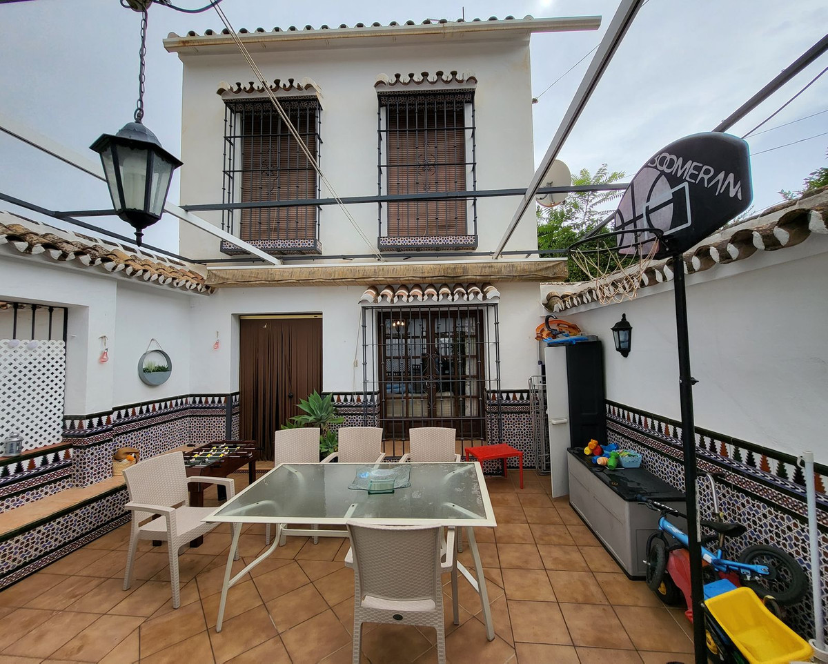 						Villa  Individuelle
													en vente 
																			 à Coín
					
