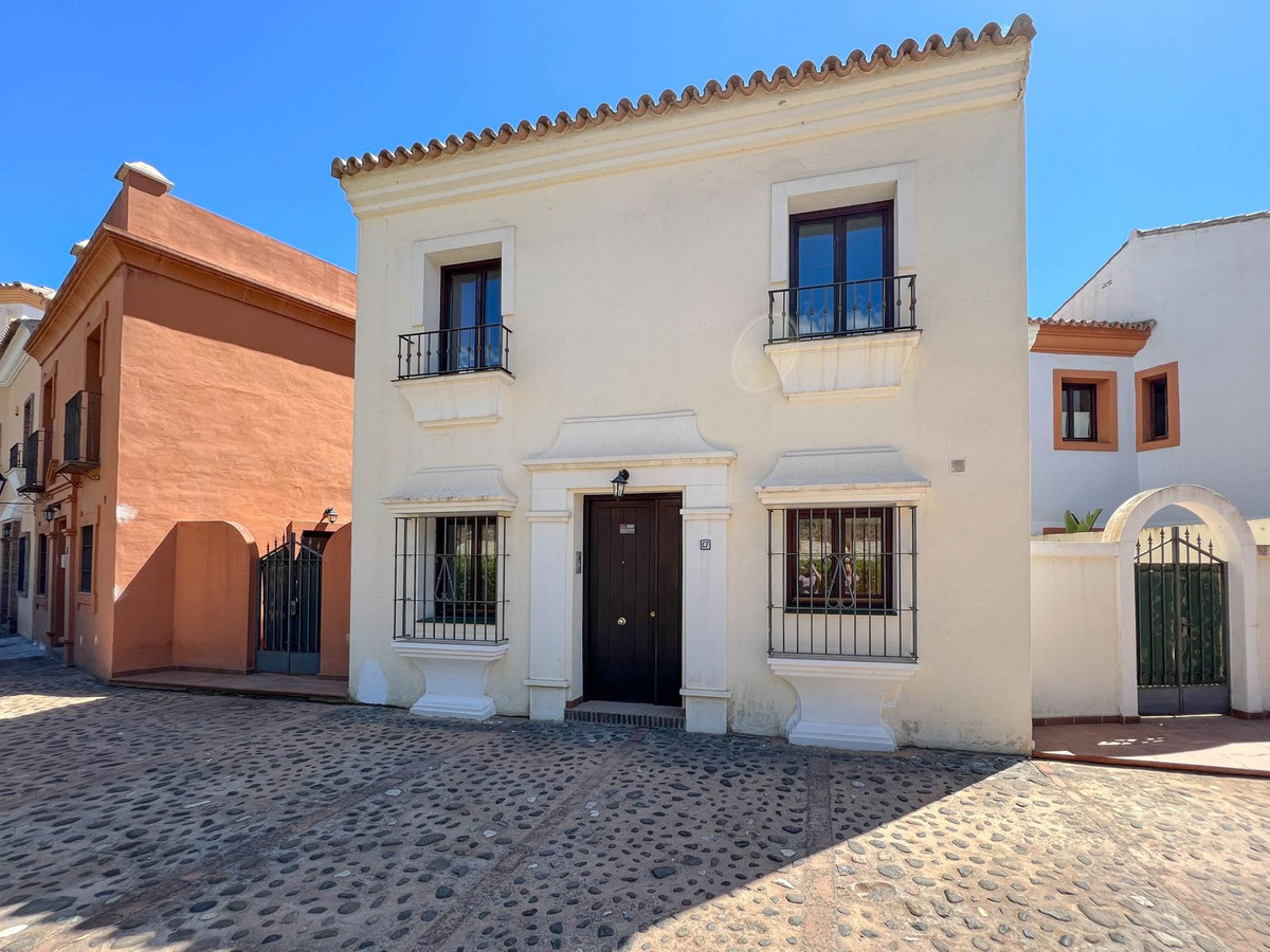 						Townhouse  Terraced
													for sale 
																			 in El Paraiso
					