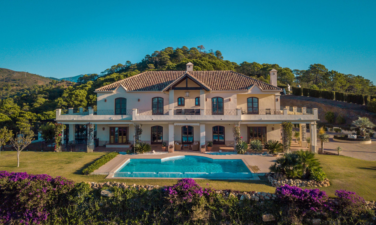 						Villa  Individuelle
													en vente 
																			 à Estepona
					