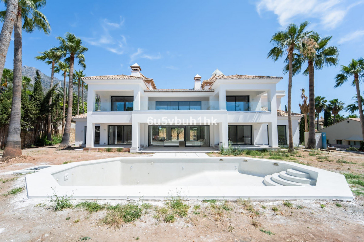 						Villa  Detached
													for sale 
																			 in Sierra Blanca
					