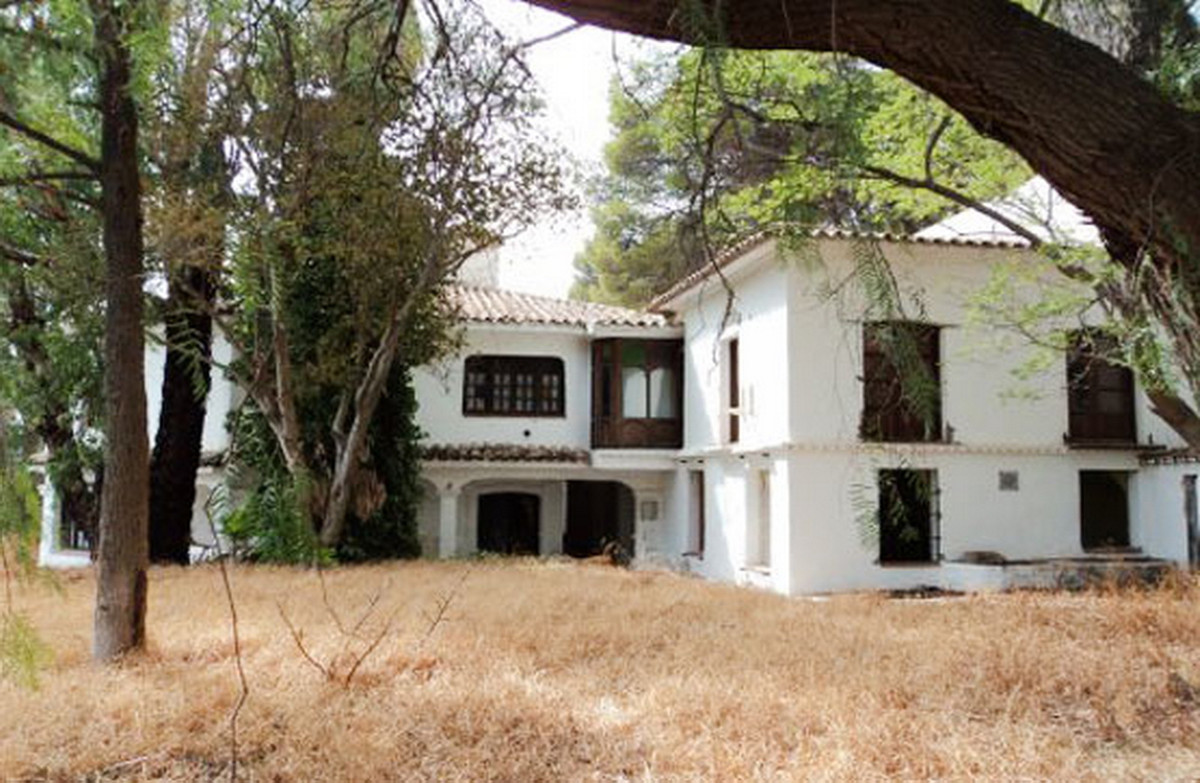 						Villa  Individuelle
													en vente 
																			 à Mijas
					