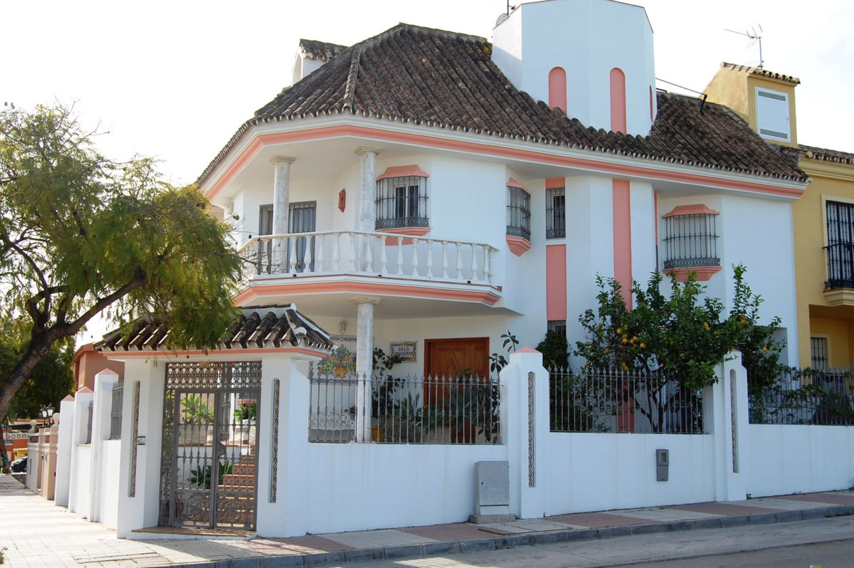 						Villa  Semi Detached
													for sale 
																			 in San Pedro de Alcántara
					