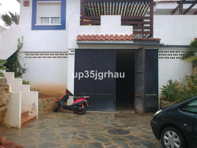 						Commercial  Other
													for sale 
																			 in La Duquesa
					