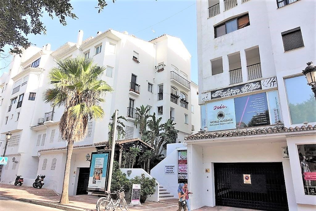 						Apartamento  Planta Media
																					en alquiler
																			 en Puerto Banús
					