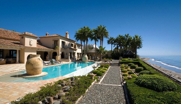 						Villa  Individuelle
																					en location
																			 à Los Monteros
					