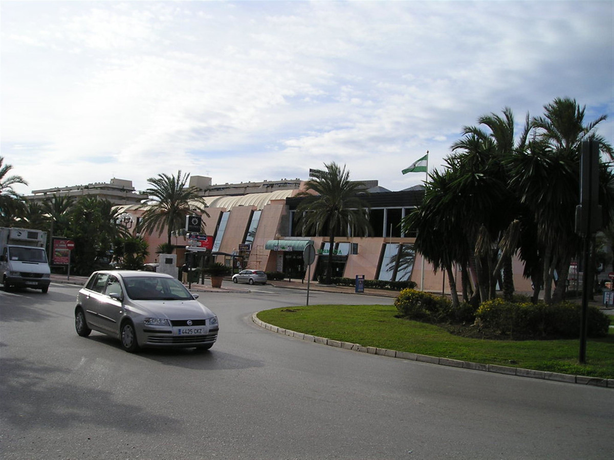 						Commerce  Bureau
													en vente 
																			 à Puerto Banús
					