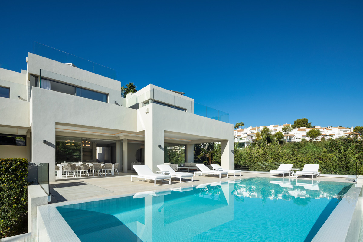 Villa Detached for sale in Nueva Andalucía