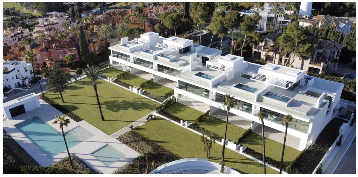 Villa Pareada en venta en Nueva Andalucía, Costa del Sol