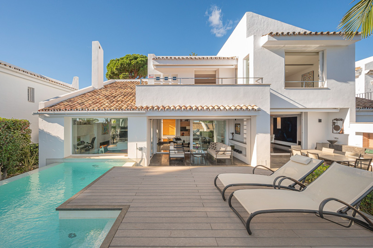 Villa Semi Detached for sale in Nueva Andalucía