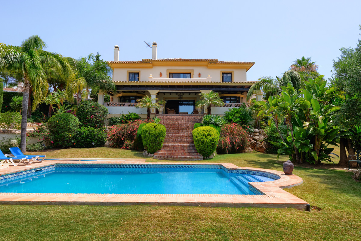 4 Bedroom Detached Villa For Sale Elviria, Costa del Sol - HP3676454