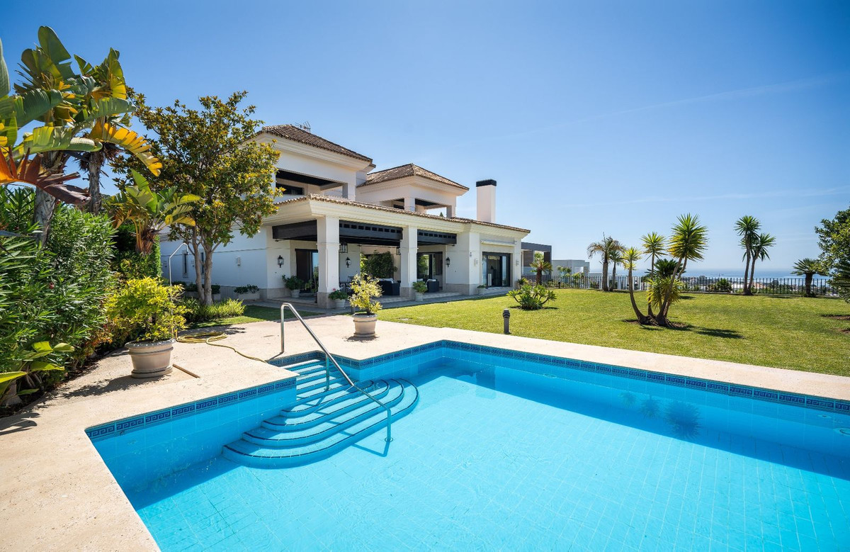 6 Bedroom Detached Villa For Sale Santa Clara, Costa del Sol - HP4237474