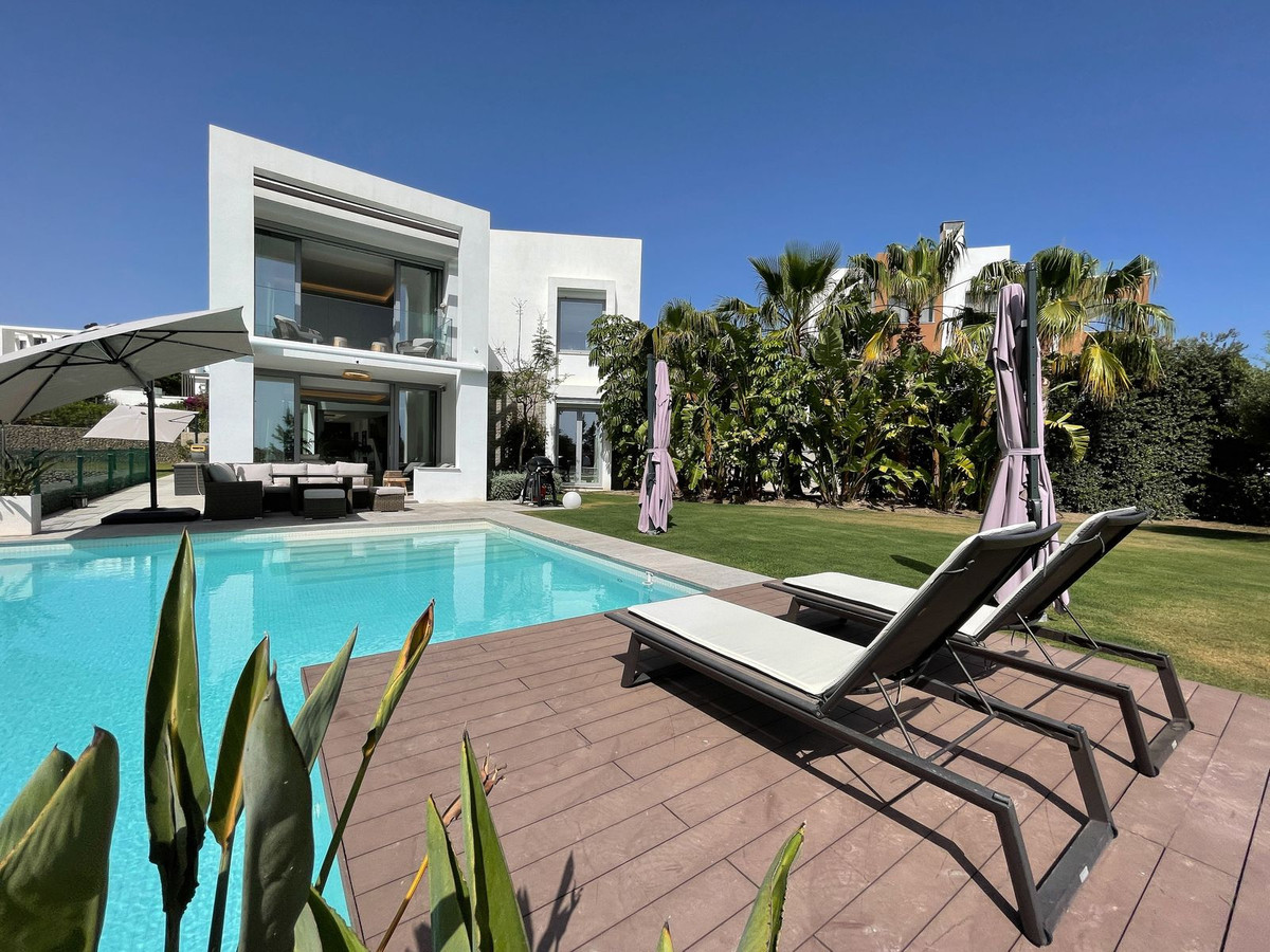 4 Bedroom Detached Villa For Sale Las Chapas, Costa del Sol - HP4101283