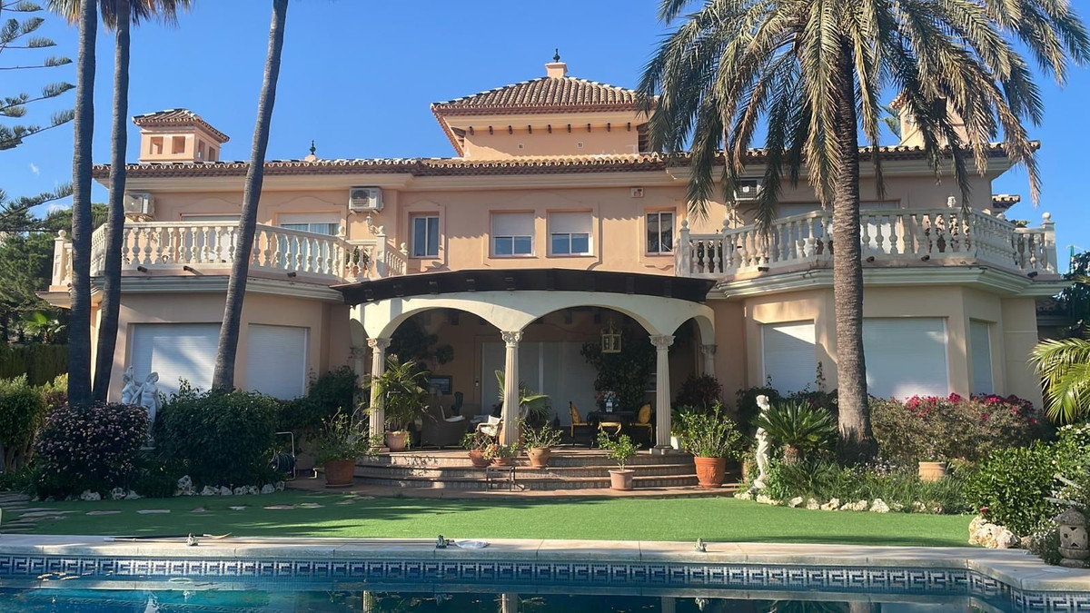 6 Bedroom Detached Villa For Sale Estepona, Costa del Sol - HP4346254