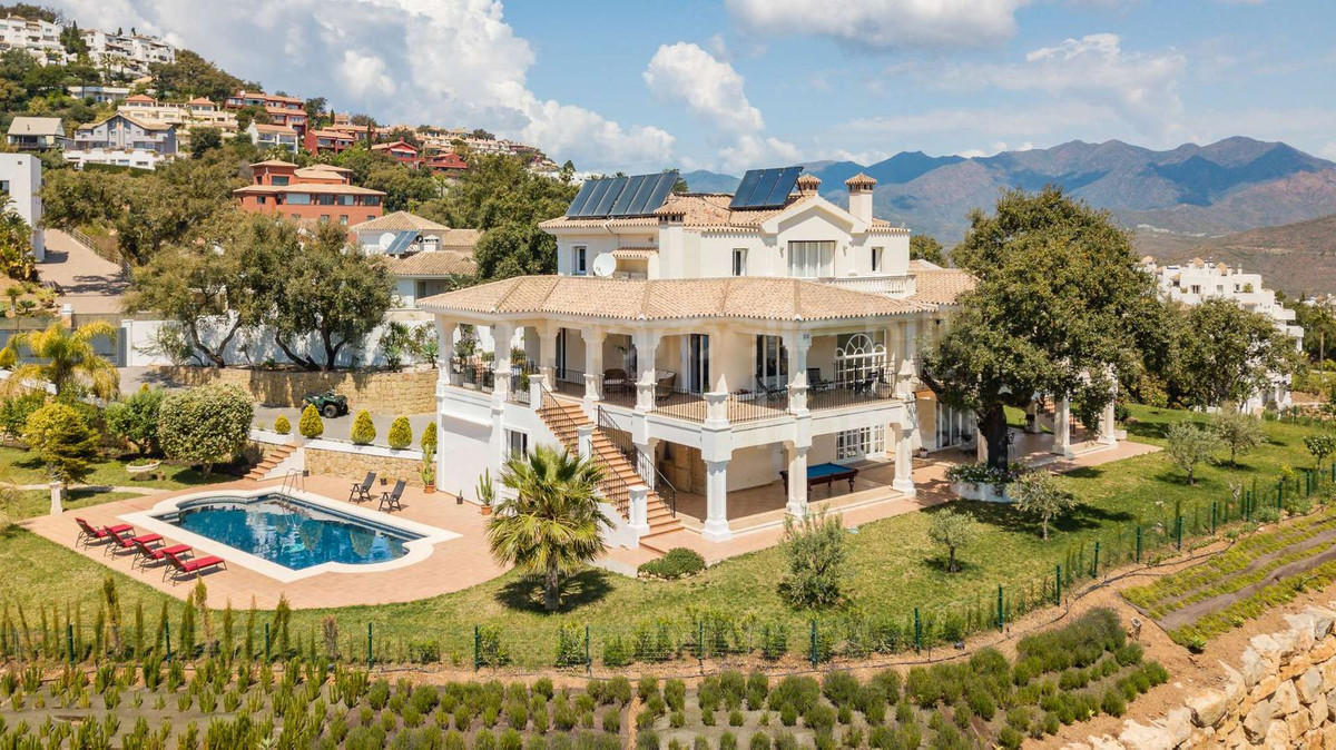 5 Bedroom Detached Villa For Sale La Mairena, Costa del Sol - HP4553296