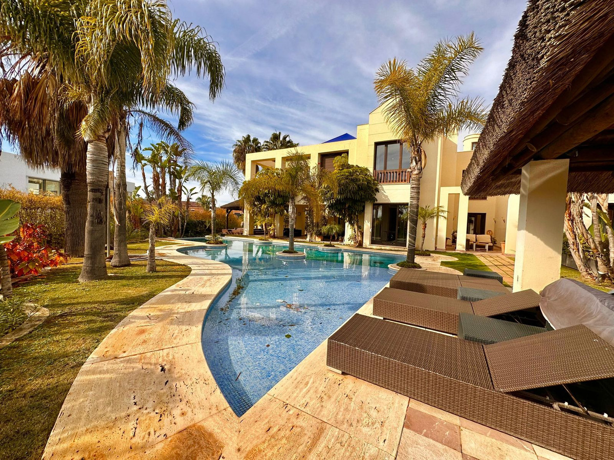 5 Bedroom Detached Villa For Sale Bahía de Marbella, Costa del Sol - HP4600957