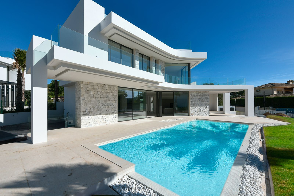 6 Bedroom Detached Villa For Sale Marbesa, Costa del Sol - HP4007476