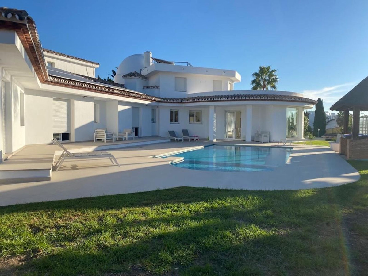 4 Bedroom Detached Villa For Sale Estepona, Costa del Sol - HP4444204