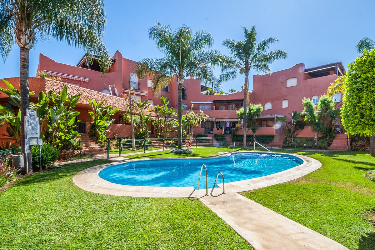 2 Dormitorios Apartamento Planta Media  En Venta Marbella, Costa del Sol - HP4325179