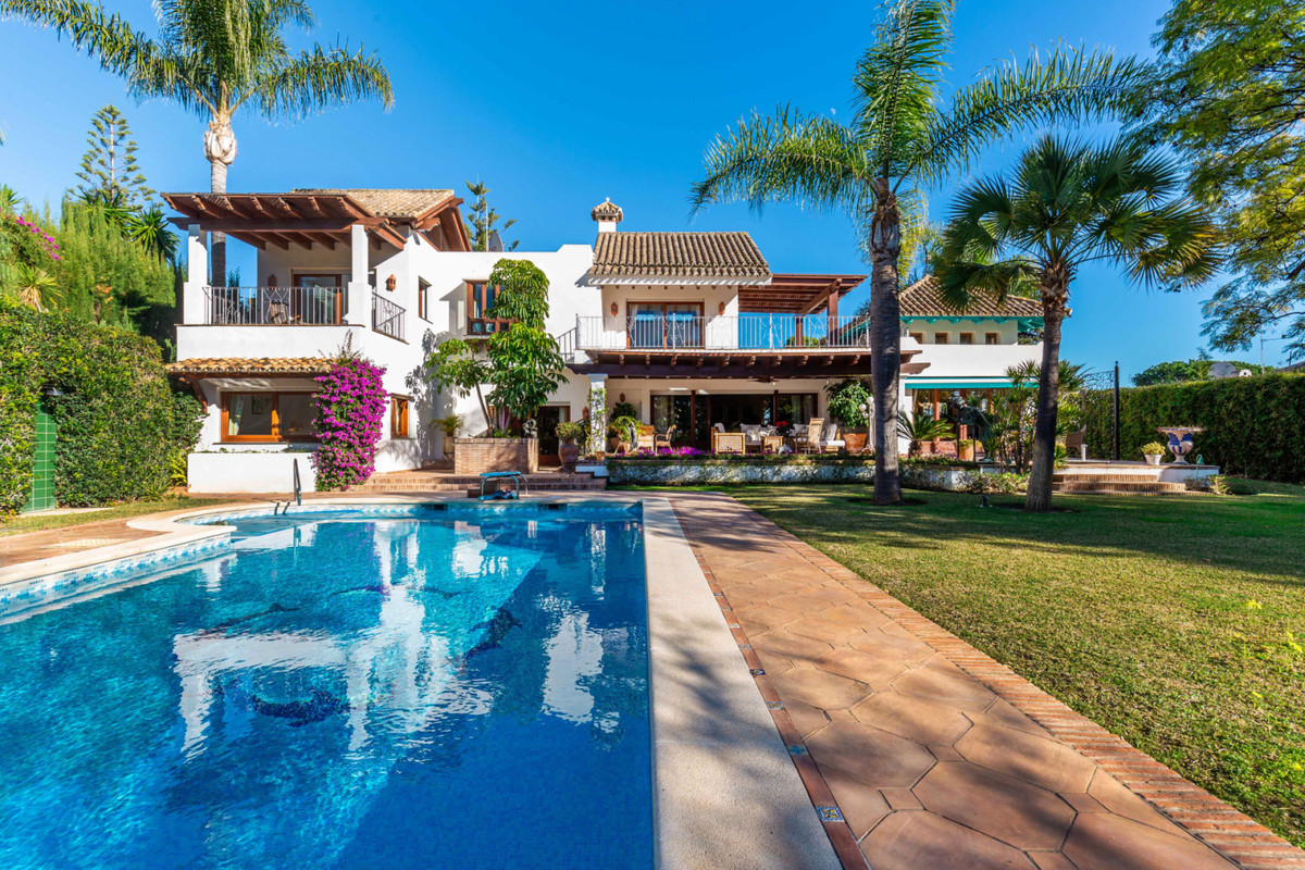 4 Bedroom Detached Villa For Sale Los Monteros, Costa del Sol - HP3342352