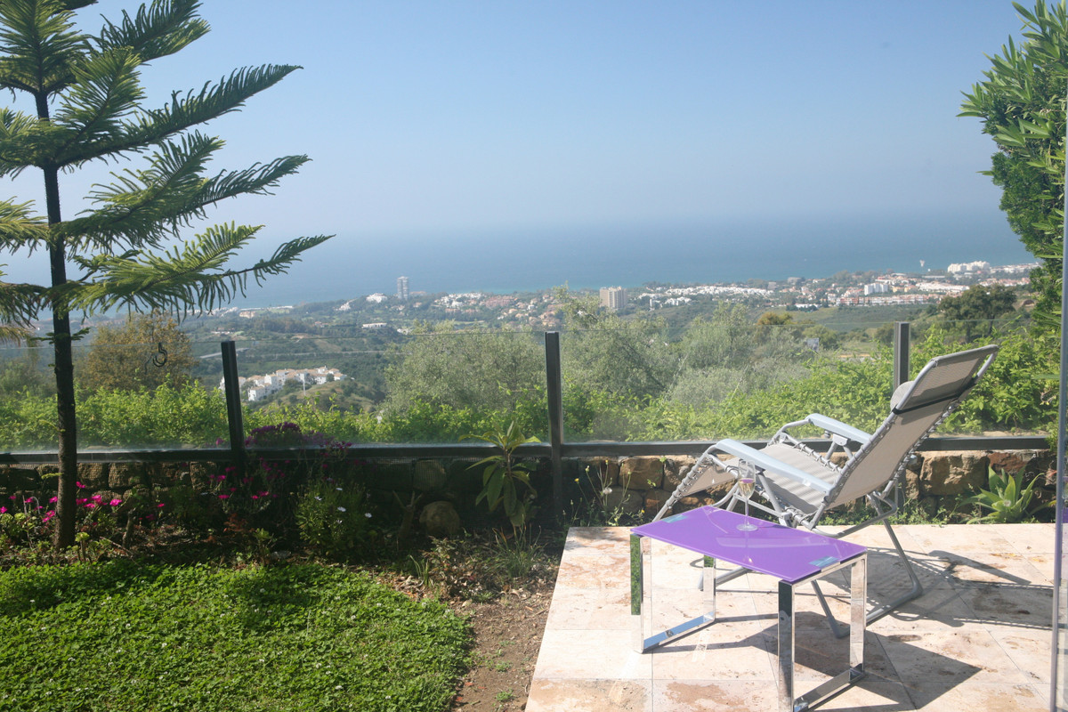 2 Dormitorios Apartamento Planta Baja  En Venta Marbella, Costa del Sol - HP3457129