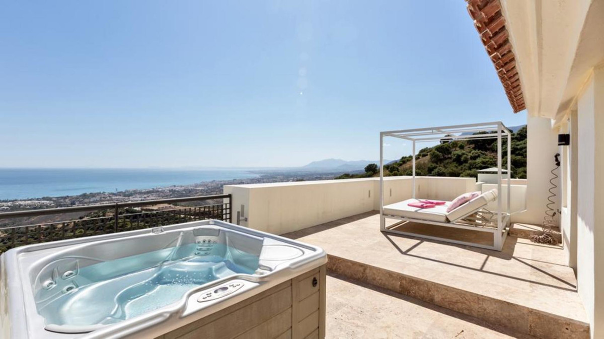 3 Bedroom Penthouse For Sale Los Monteros, Costa del Sol - HP3366370