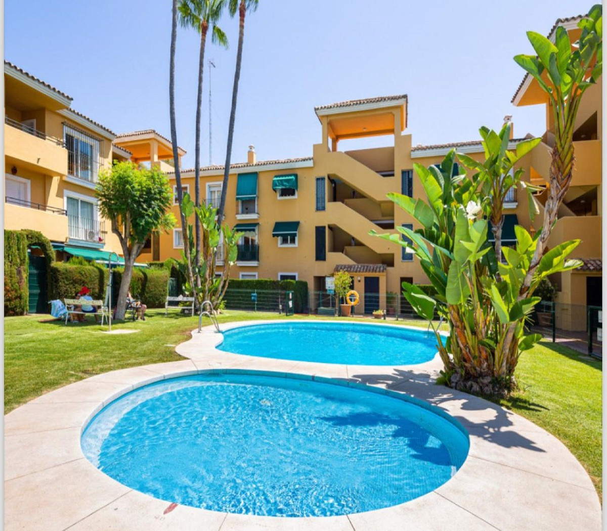Апартамент средний этаж для продажи в Guadalmina Baja, Costa del Sol