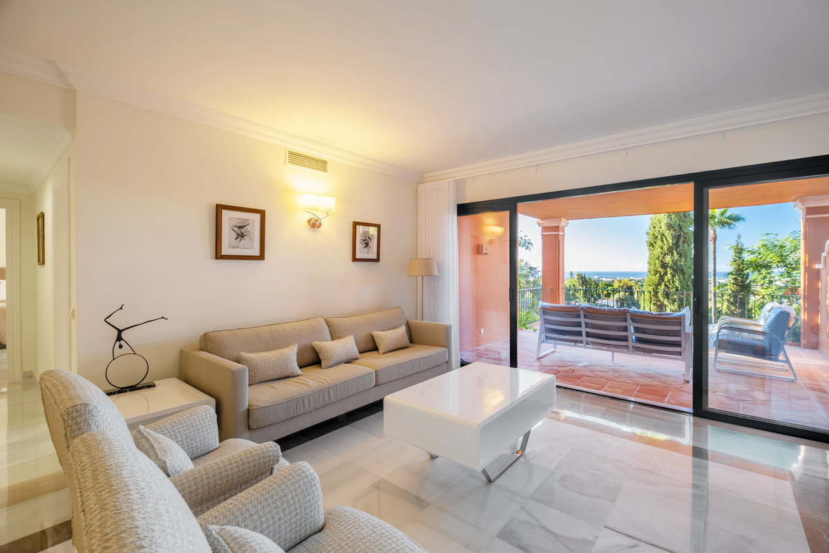 Middle Floor Apartment for sale in Monte Halcones, Costa del Sol