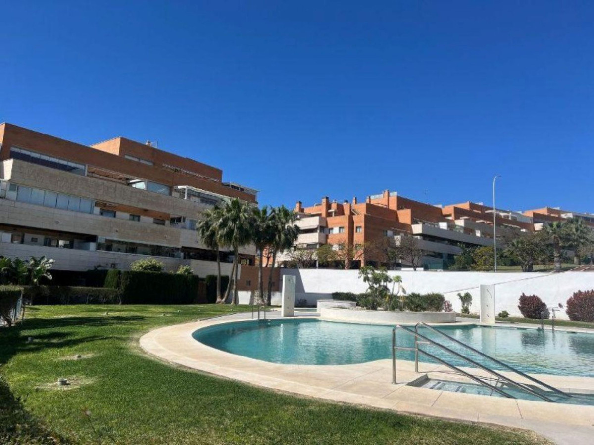 Апартамент средний этаж для продажи в Torremolinos, Costa del Sol