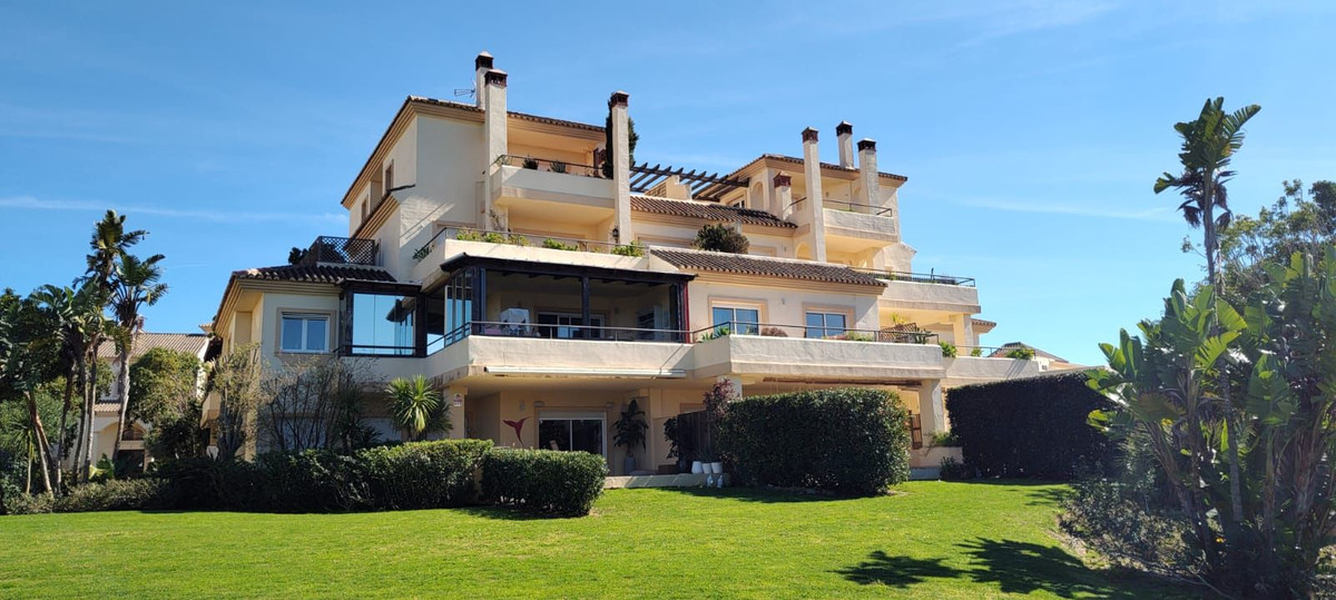 Апартамент средний этаж для продажи в San Roque, Costa del Sol