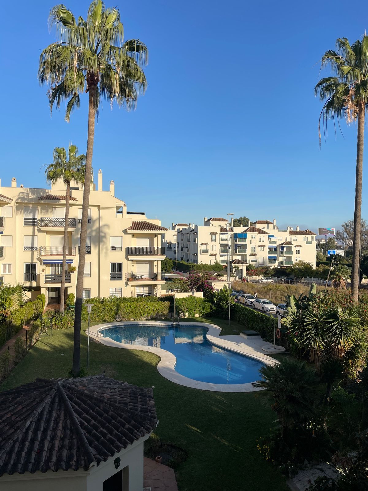 Апартамент средний этаж для продажи в Nueva Andalucía, Costa del Sol