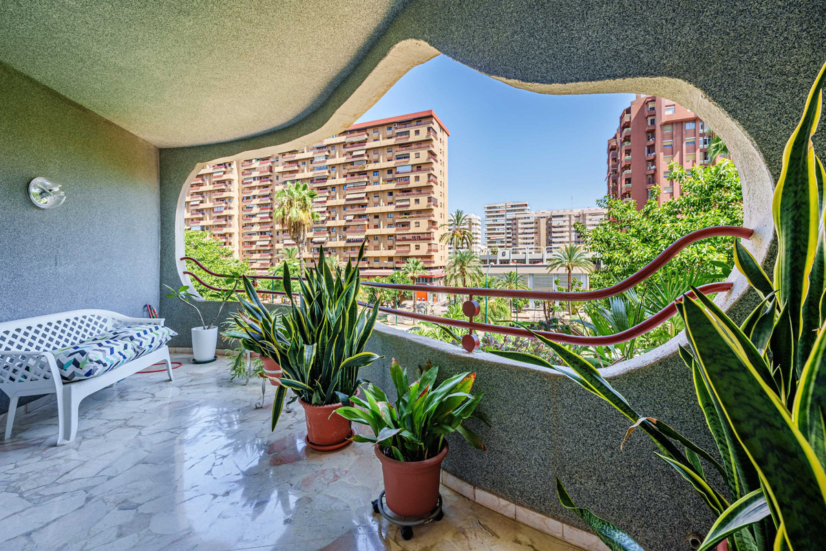 Апартамент средний этаж для продажи в Málaga Centro, Costa del Sol