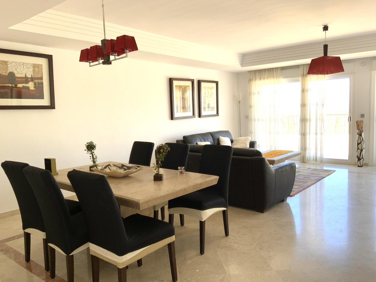 Апартамент средний этаж для продажи в San Roque Club, Costa del Sol