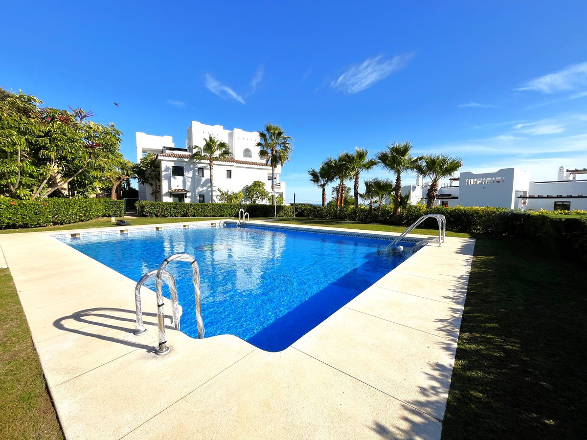 Апартамент средний этаж для продажи в Casares Playa, Costa del Sol
