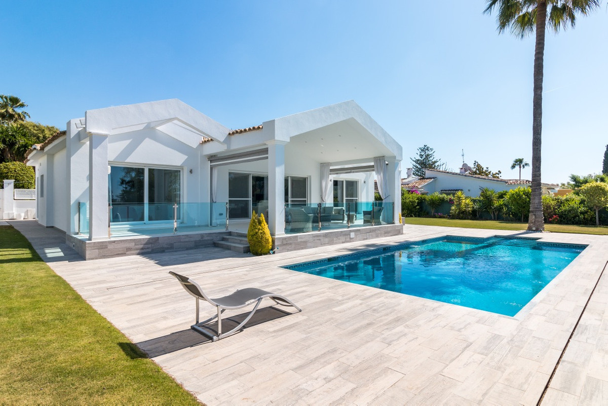 Detached Villa for sale in Guadalmina Alta, Costa del Sol