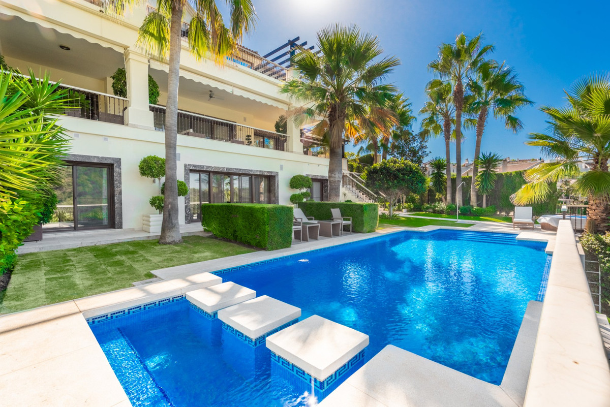 Detached Villa for sale in Los Arqueros, Costa del Sol