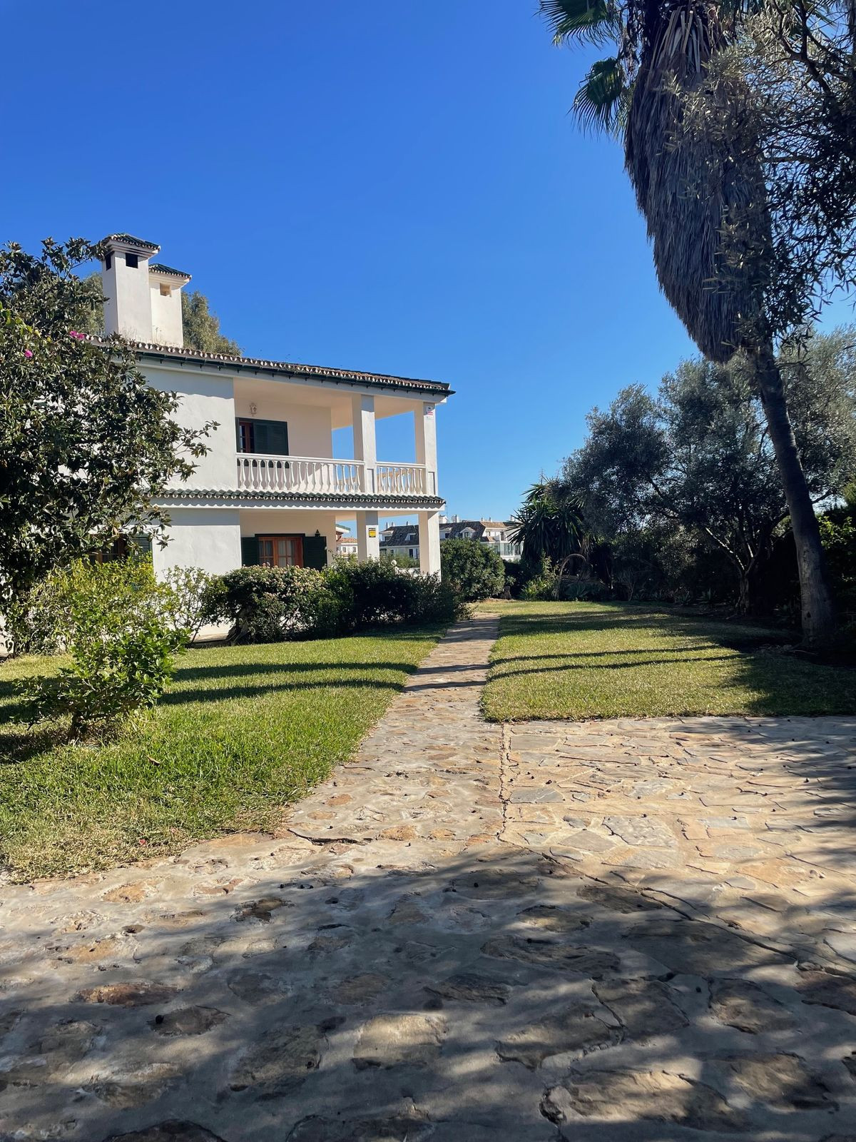 Detached Villa for sale in La Duquesa, Costa del Sol