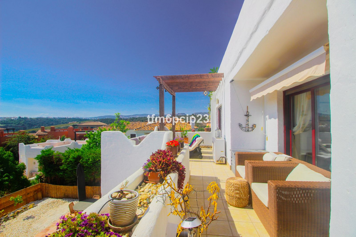 Апартамент средний этаж для продажи в Casares Playa, Costa del Sol