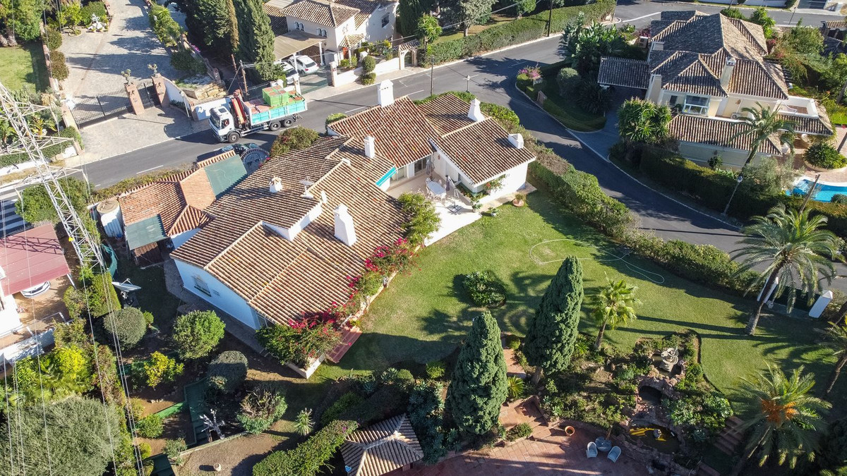 Detached Villa for sale in El Rosario, Costa del Sol