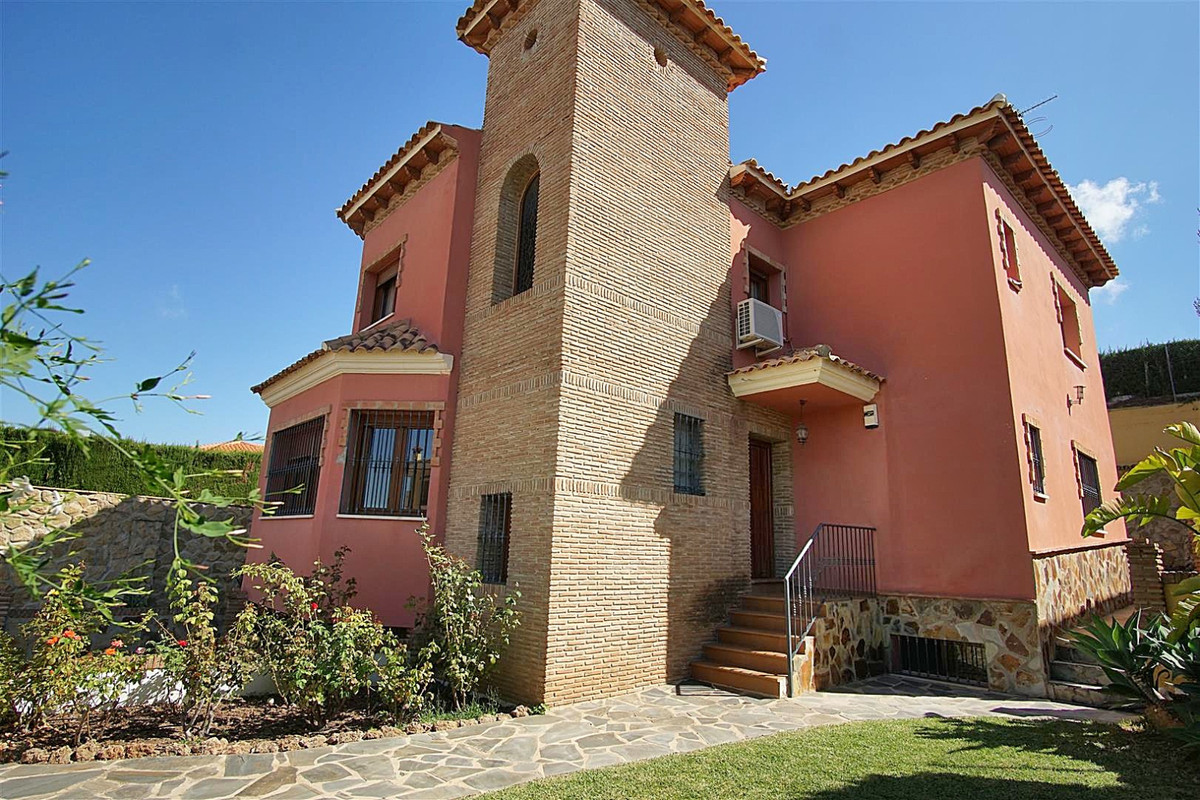 						Villa  Individuelle
													en vente 
																			 à Alhaurín de la Torre
					