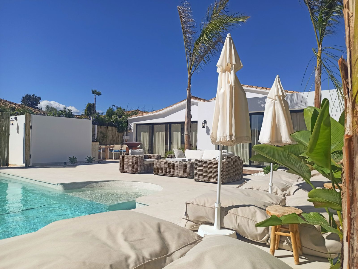 Strandvilla mit privatem Schwimmbad, Estepona Ferienvermietung Costa Del Sol