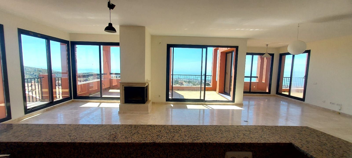 Apartment in Calahonda Resale Costa Del Sol