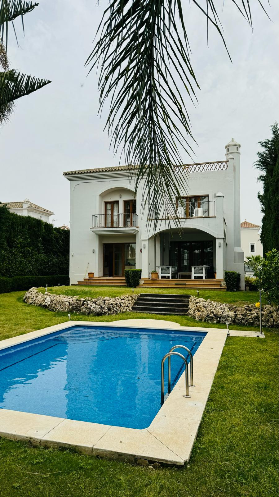 Freistehende Villa In Selwo Wiederverkauf Costa Del Sol