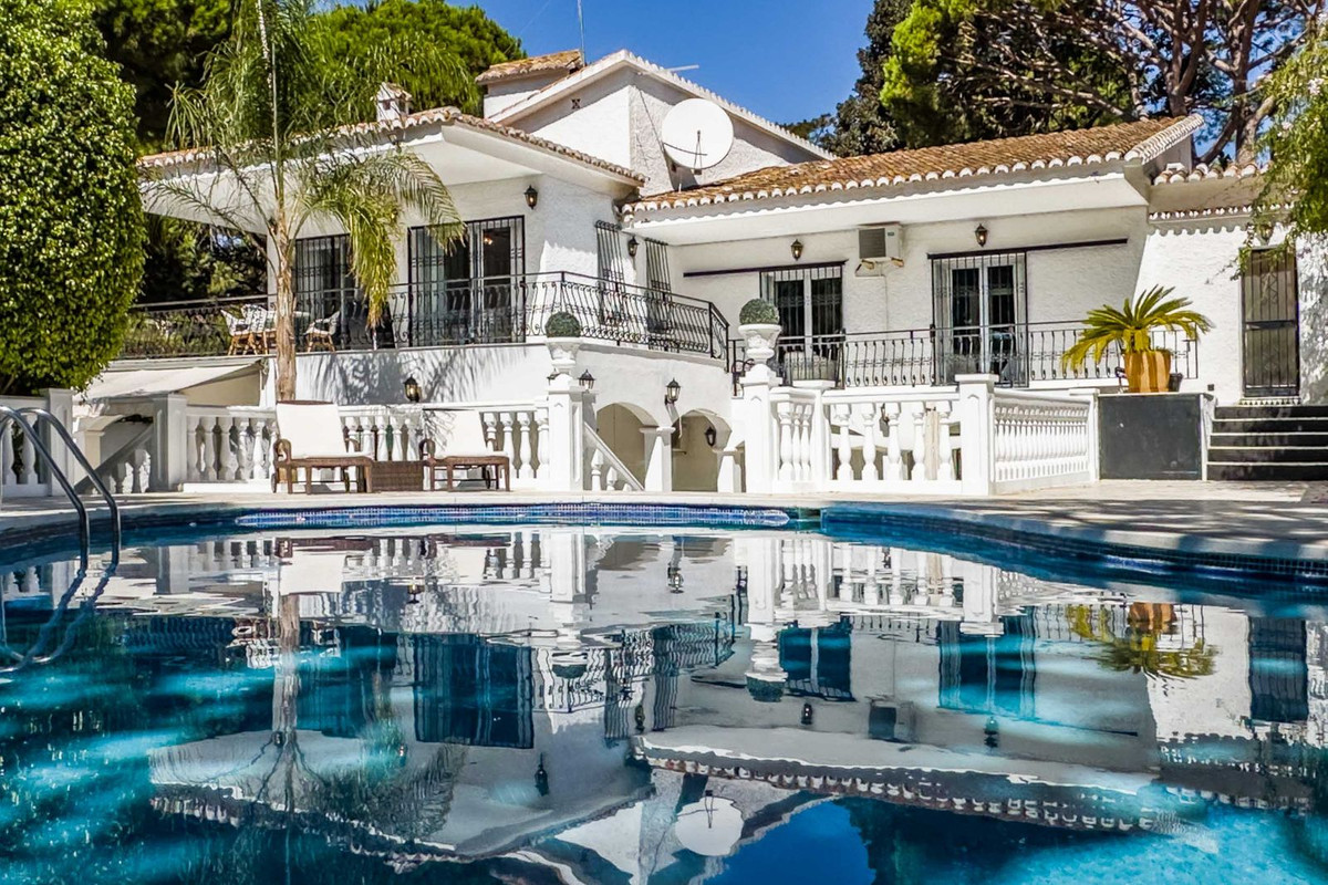 Freistehende Villa In Calahonda Wiederverkauf Costa Del Sol