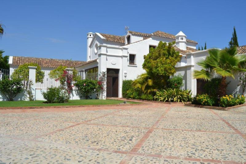 Detached Villa in Guadalmina Baja Resale Costa Del Sol
