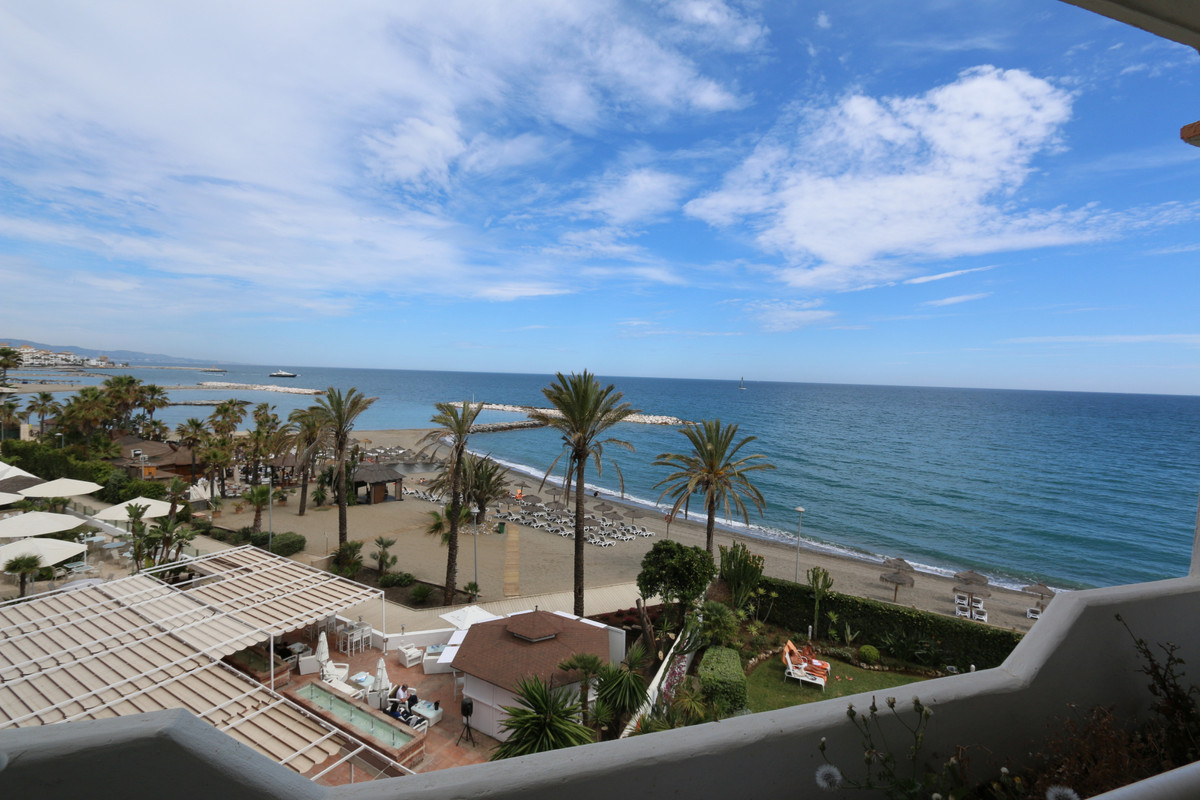 Urbanizacion La Herradura, Duplex-Penthouse in erster Strandlinie, Nueva Andalucia, Marbella Ferienvermietung Costa Del Sol