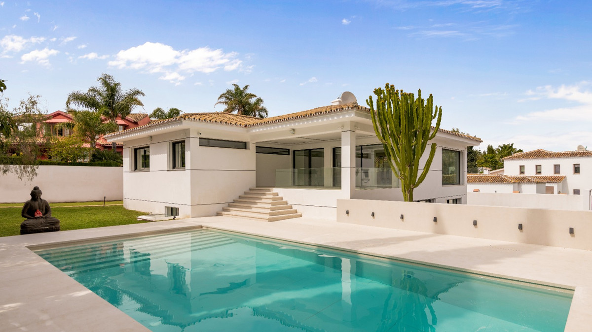 Villa en venta en Guadalmina Alta, Costa del Sol