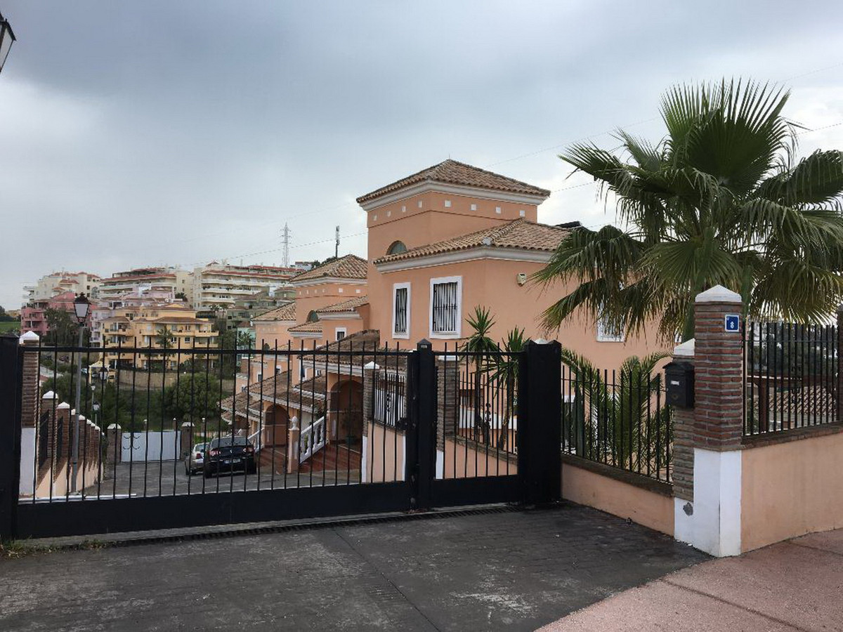4 Bedroom Terraced Townhouse For Sale Riviera del Sol
